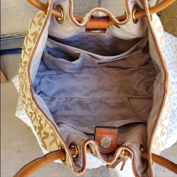Michael Kors Signature Canvas & Leather Brown Cream EW Ring Tassel Shoul… - Picture 5 of 16